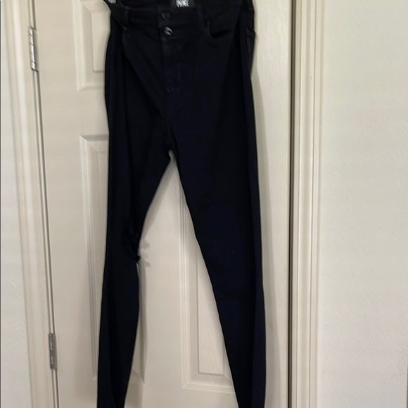 Levis PAIGE Classic Black  distressed knee 30” waist - Picture 1 of 5